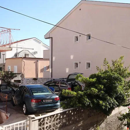 Casa de hóspedes And With Parking Space - 6834