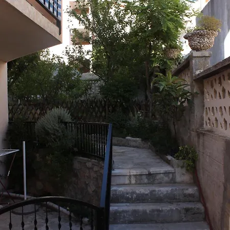 Casa de hóspedes And With Parking Space - 6834