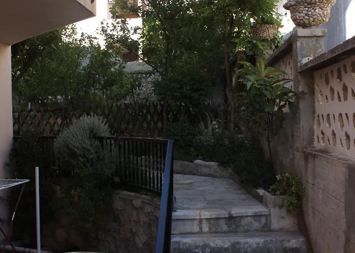 Casa de hóspedes And With Parking Space - 6834